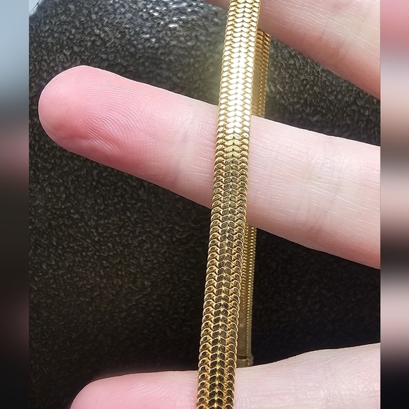 VTG Monet Gold Plated Flat Herringbone 16” Chocker Collar Chain Necklace Signed - Picture 3 of 10